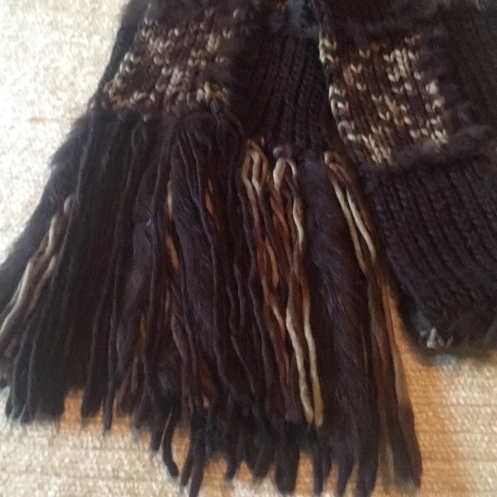 Beautiful & warm crocheted scarf with faux fur - Picture 4 of 4